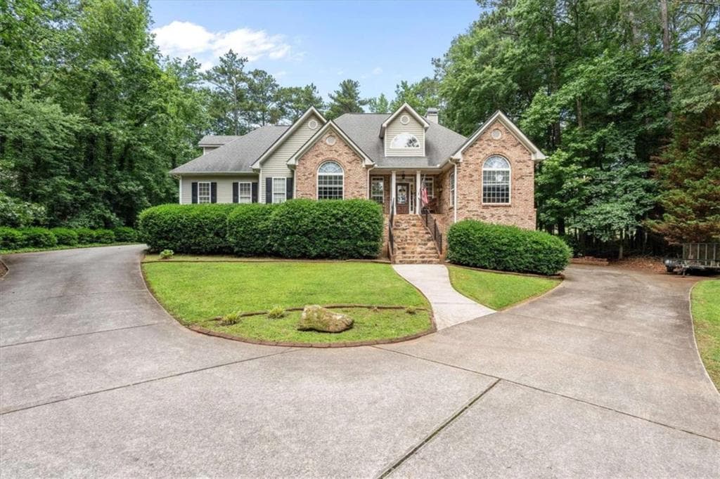 4 bedroom, 3 bathroom, 2,758 sq ft single family residence for sale at 4050 Golfview Court, Villa Rica, GA 30180 — photo 3