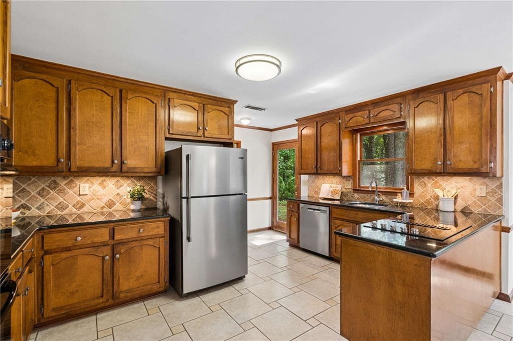 4 bedroom, 3 bathroom, 2,755 sq ft single family residence under contract at 4184 Long Branch Drive, Marietta, GA 30066 — photo 8