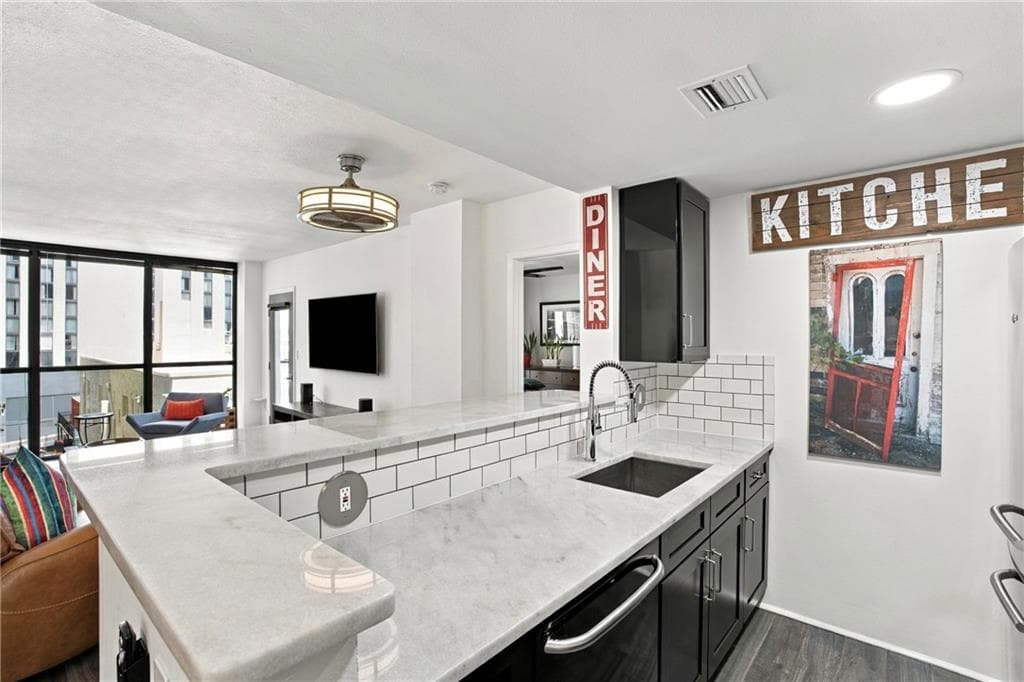 1 bedroom, 1 bathroom, 772 sq ft condominium for sale at 1280 W Peachtree Street 812, Atlanta, GA 30309 — photo 9