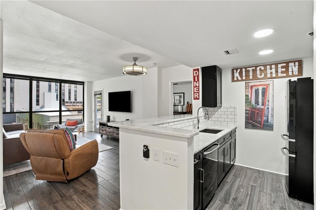 1 bedroom, 1 bathroom, 772 sq ft condominium for sale at 1280 W Peachtree Street 812, Atlanta, GA 30309 — photo 8