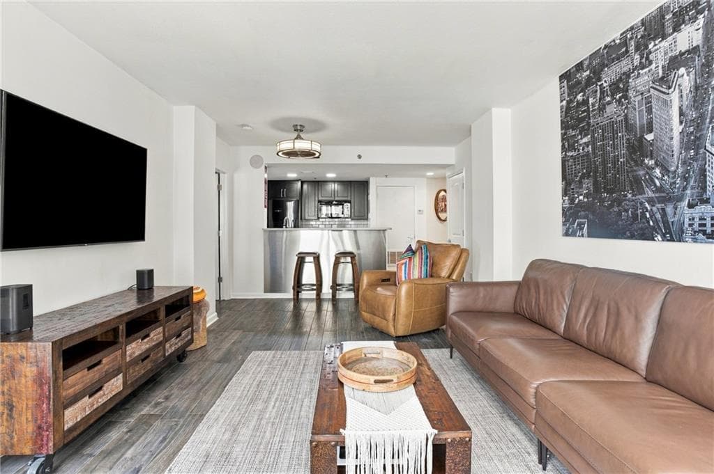 1 bedroom, 1 bathroom, 772 sq ft condominium for sale at 1280 W Peachtree Street 812, Atlanta, GA 30309 — photo 5