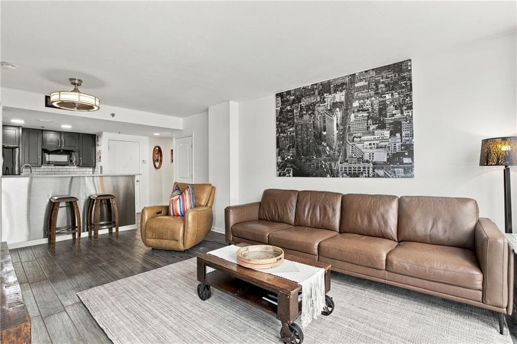 1 bedroom, 1 bathroom, 772 sq ft condominium for sale at 1280 W Peachtree Street 812, Atlanta, GA 30309 — photo 6