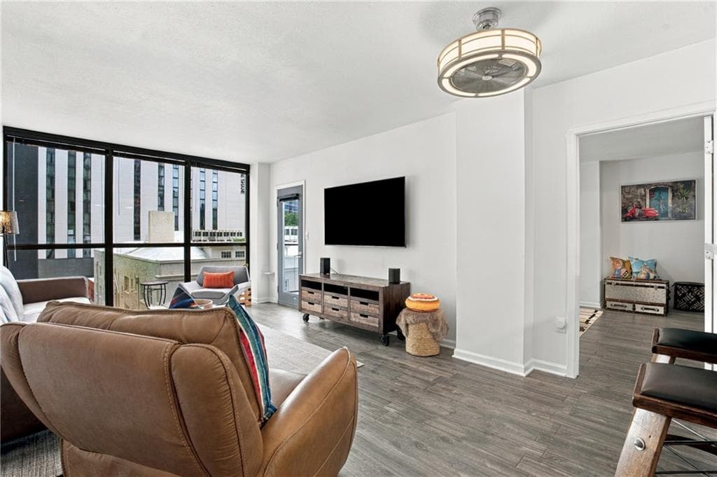 1 bedroom, 1 bathroom, 772 sq ft condominium for sale at 1280 W Peachtree Street 812, Atlanta, GA 30309 — photo 7