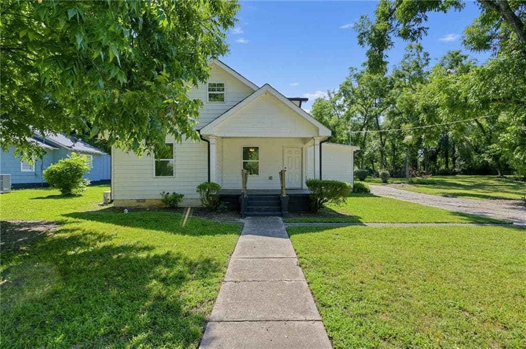 5 bedroom, 4 bathroom, 3,738 sq ft single family residence for sale at 134 E 5th Street, Monroe, GA 30655 — photo 2