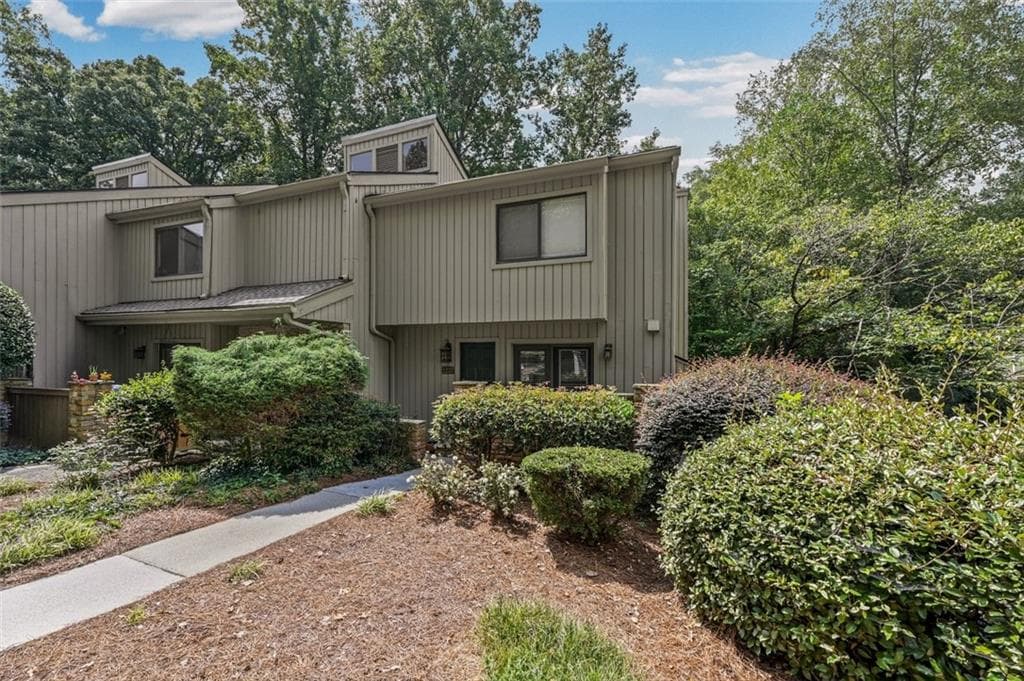 2 bedroom, 2 bathroom, 1,422 sq ft townhouse for sale at 1237 Druid Knoll Drive, Brookhaven, GA 30319 — photo 2