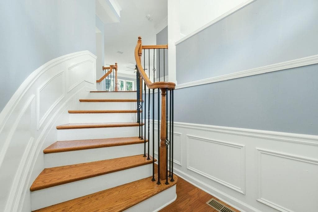 4 bedroom, 4 bathroom, 2,404 sq ft townhouse for sale at 4624 Wehunt Commons Drive 9, Smyrna, GA 30082 — photo 2