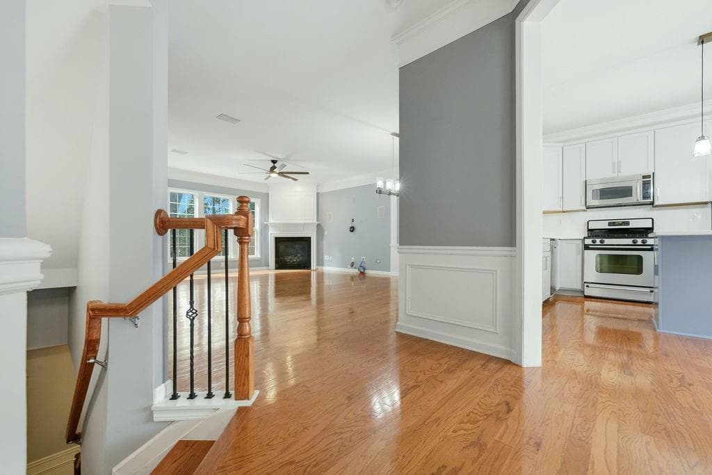 4 bedroom, 4 bathroom, 2,404 sq ft townhouse for sale at 4624 Wehunt Commons Drive 9, Smyrna, GA 30082 — photo 3