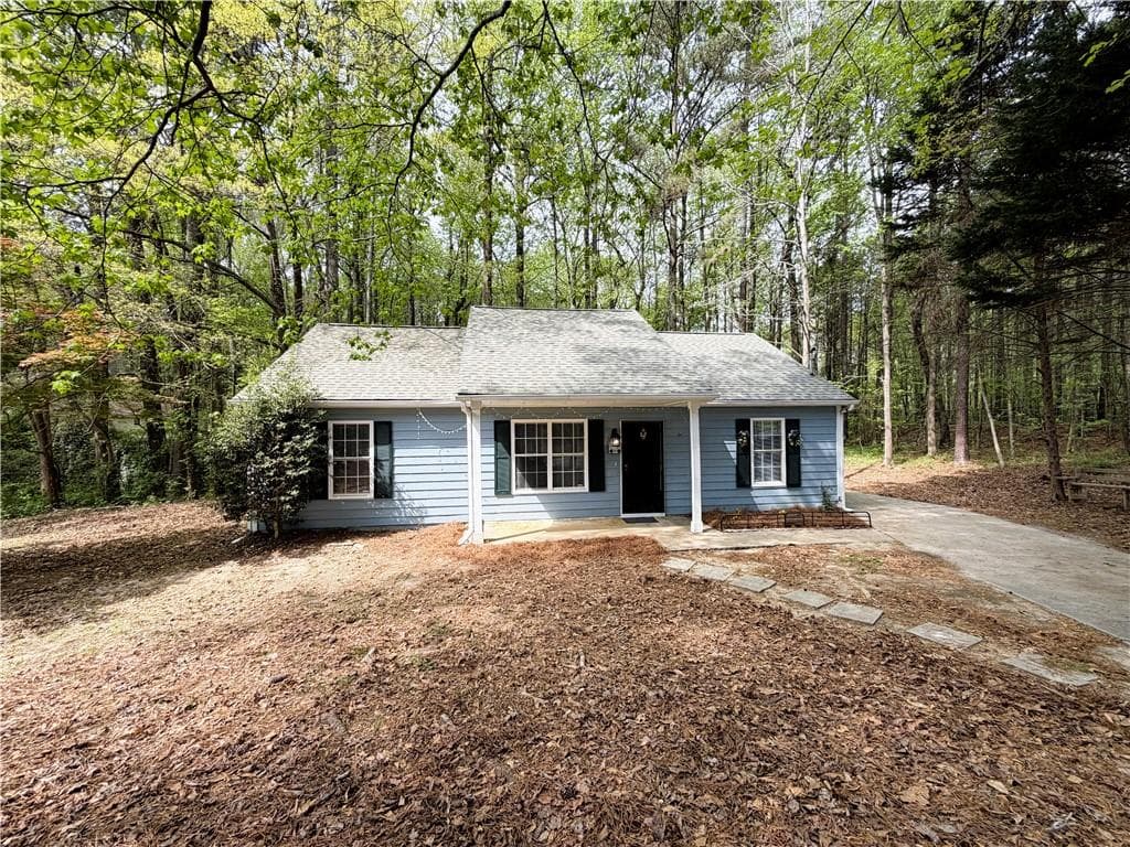 3 bedroom, 2 bathroom, 1,118 sq ft single family residence for sale at 122 Oriole Drive, Jonesboro, GA 30238