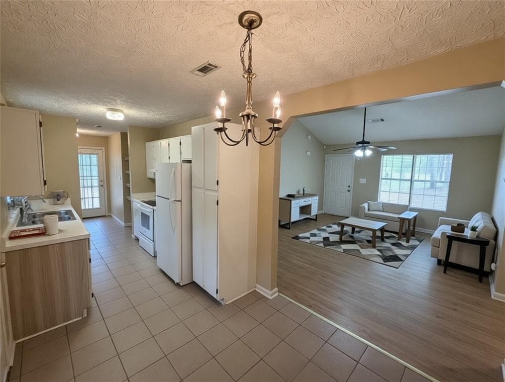 3 bedroom, 2 bathroom, 1,118 sq ft single family residence for sale at 122 Oriole Drive, Jonesboro, GA 30238 — photo 2