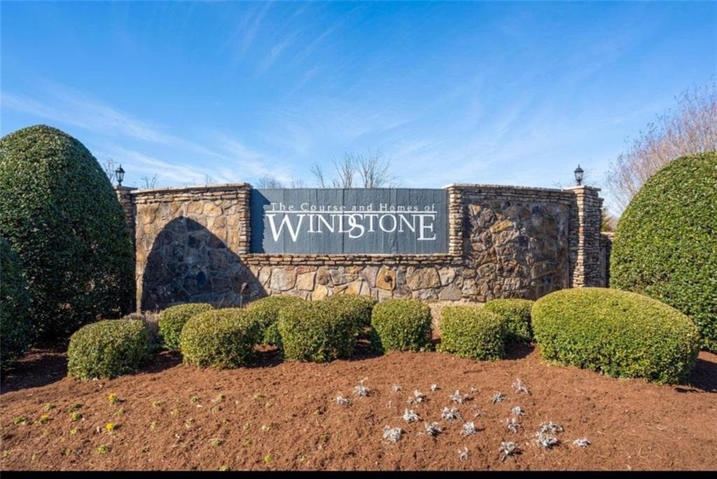 4 bedroom, 3 bathroom single family residence under contract at 2139 Holden Farm Place, Ooltewah, TN 37363 — photo 2