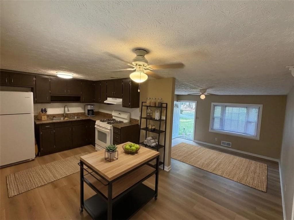 3 bedroom, 2 bathroom, 1,144 sq ft single family residence for sale at 1345 Labelle Street, Jonesboro, GA 30238 — photo 7