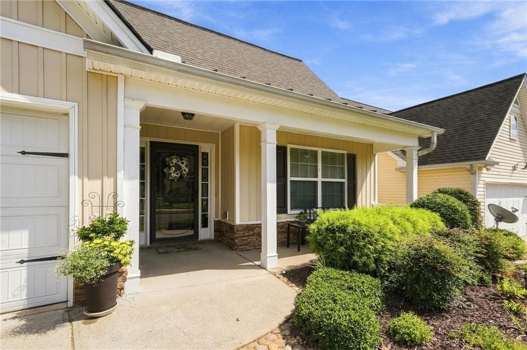 3 bedroom, 2 bathroom, 2,061 sq ft single family residence for sale at 128 Village Drive, Canton, GA 30114 — photo 3