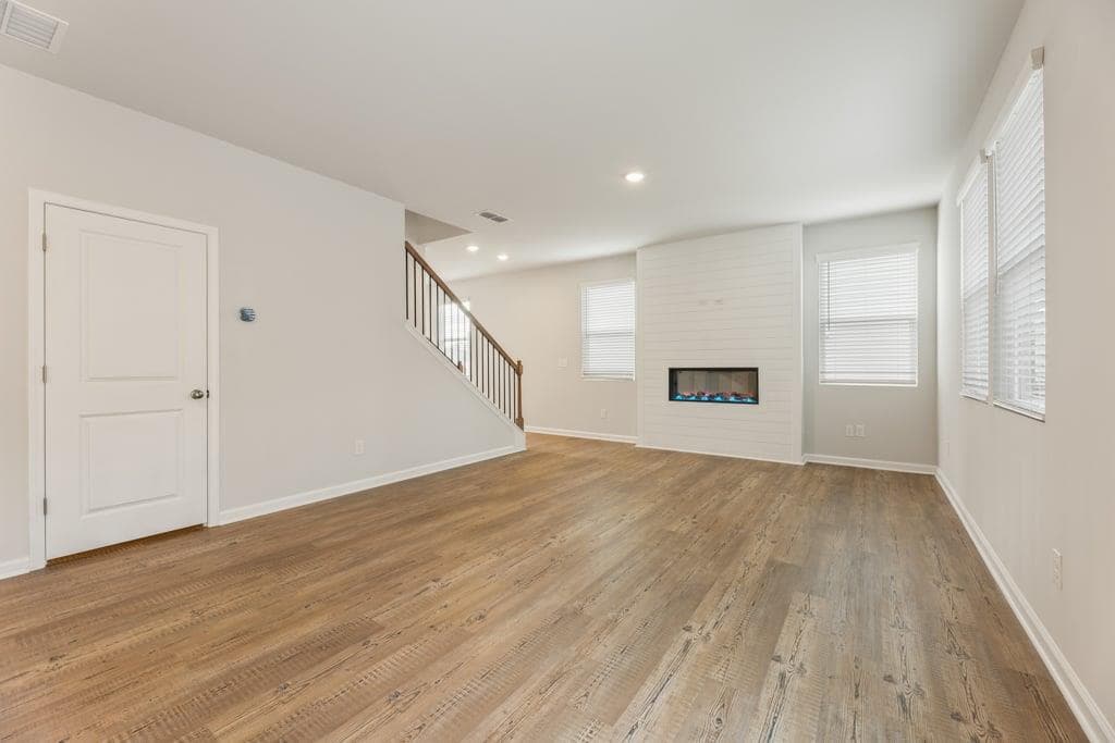 4 bedroom, 4 bathroom, 2,343 sq ft single family residence for sale at 8039 Dickens Drive, Fairburn, GA 30213 — photo 5