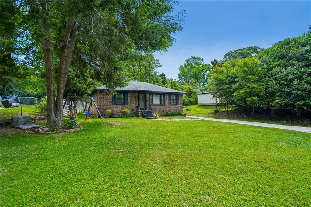 3 bedroom, 2 bathroom, 1,415 sq ft single family residence for sale at 751 Springer Drive, Griffin, GA 30224 — photo 3