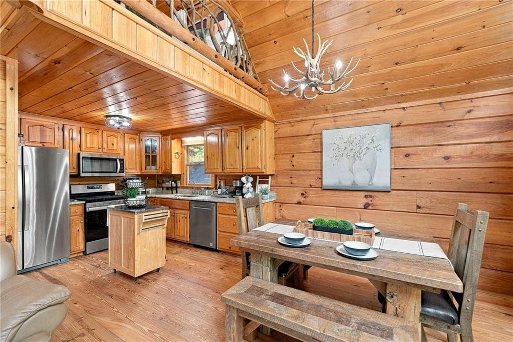 3 bedroom, 3 bathroom, 720 sq ft single family residence for sale at 405 Donna Lee Lane, Mineral Bluff, GA 30559 — photo 10