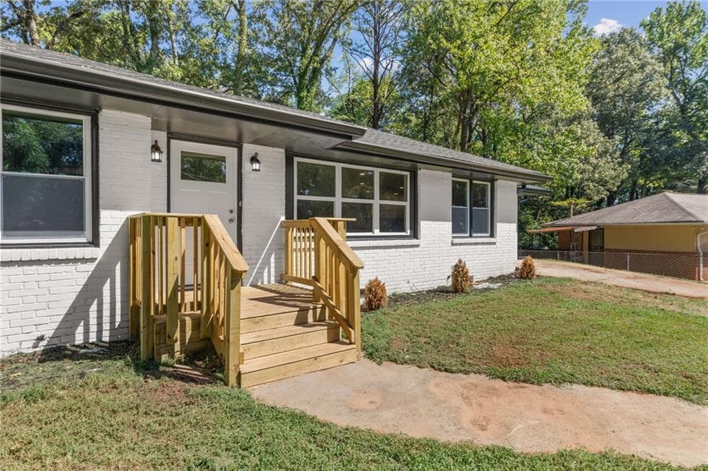 3 bedroom, 4 bathroom, 1,900 sq ft single family residence for sale at 2780 Long Way, Decatur, GA 30032 — photo 3