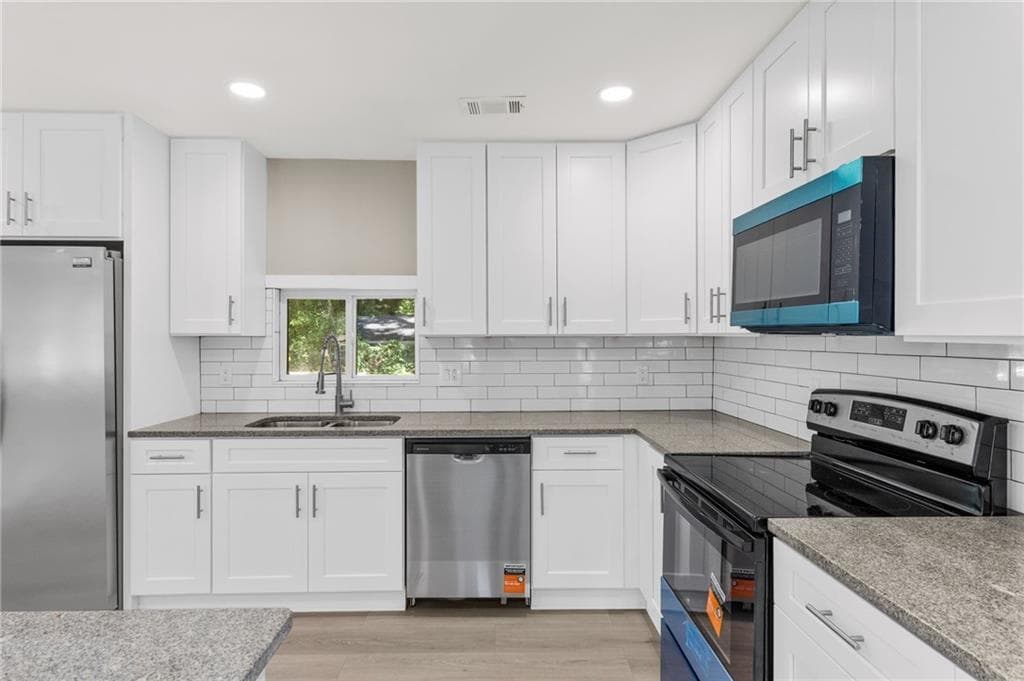 3 bedroom, 4 bathroom, 1,900 sq ft single family residence for sale at 2780 Long Way, Decatur, GA 30032 — photo 8