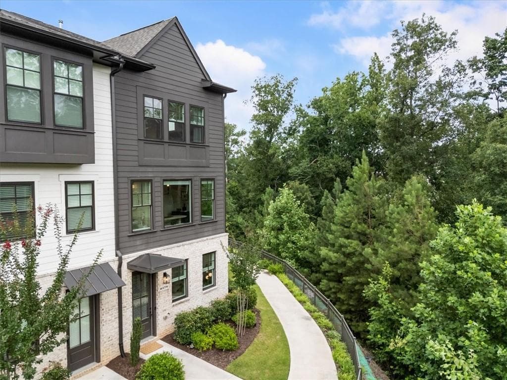 3 bedroom, 4 bathroom, 2,009 sq ft townhouse for rent at 6579 Beacon Drive 327, Sandy Springs, GA 30328 for $4,700 a month — photo 1 of 21