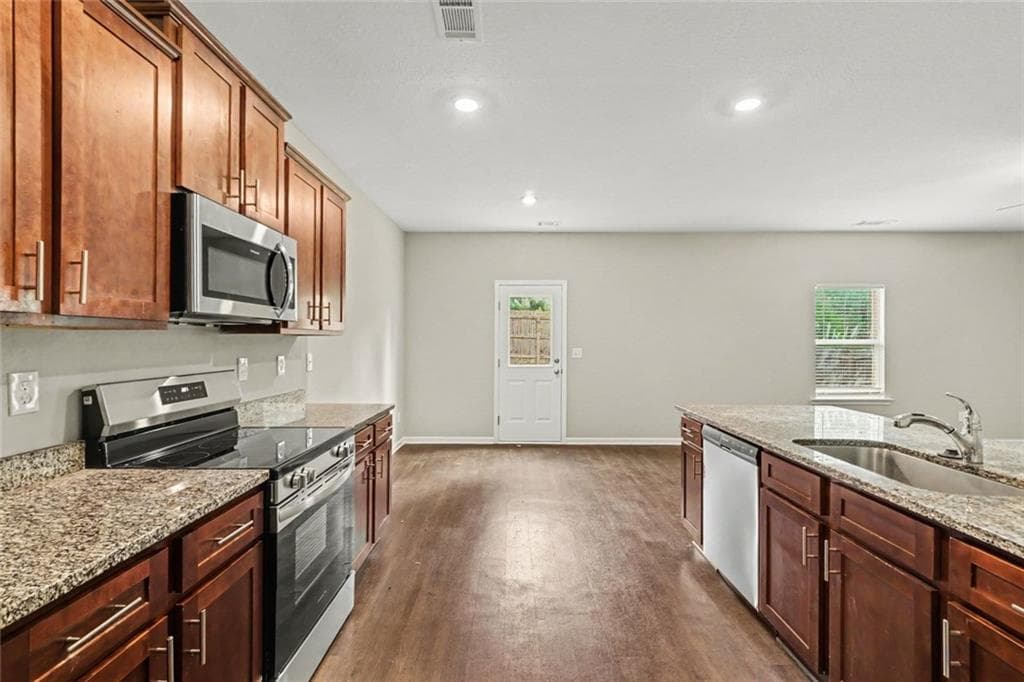 3 bedroom, 3 bathroom, 1,924 sq ft single family residence for sale at 4944 Bridle Run Trail, Douglasville, GA 30135 — photo 3