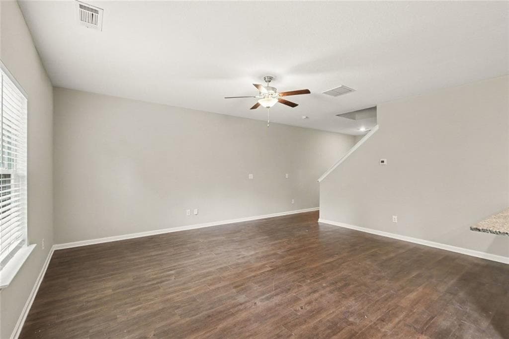 3 bedroom, 3 bathroom, 1,924 sq ft single family residence for sale at 4944 Bridle Run Trail, Douglasville, GA 30135 — photo 4