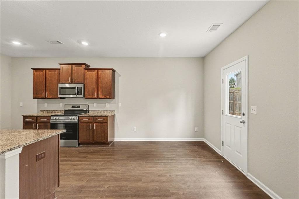 3 bedroom, 3 bathroom, 1,924 sq ft single family residence for sale at 4944 Bridle Run Trail, Douglasville, GA 30135 — photo 6