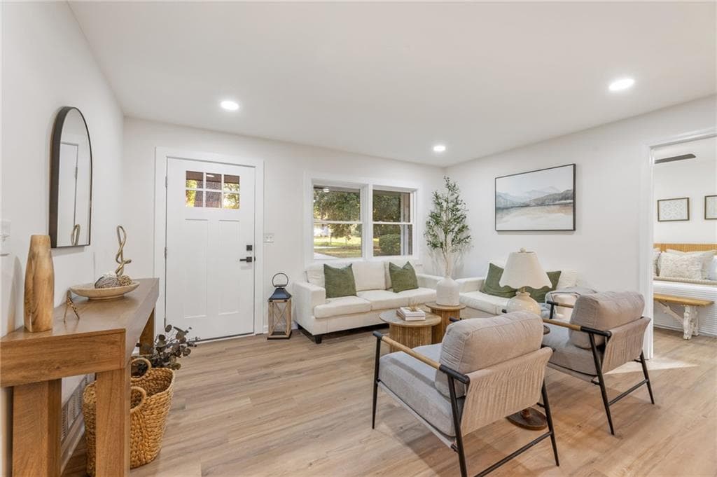4 bedroom, 2 bathroom, 1,386 sq ft single family residence under contract at 3951 Kirksford Drive, Decatur, GA 30035 — photo 3