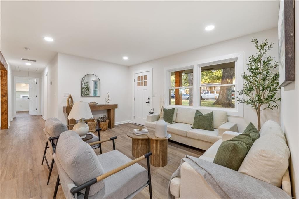 4 bedroom, 2 bathroom, 1,386 sq ft single family residence under contract at 3951 Kirksford Drive, Decatur, GA 30035 — photo 5