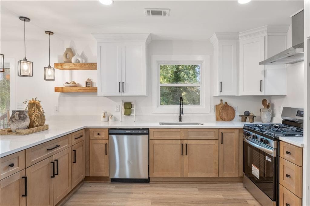 4 bedroom, 2 bathroom, 1,386 sq ft single family residence under contract at 3951 Kirksford Drive, Decatur, GA 30035 — photo 8