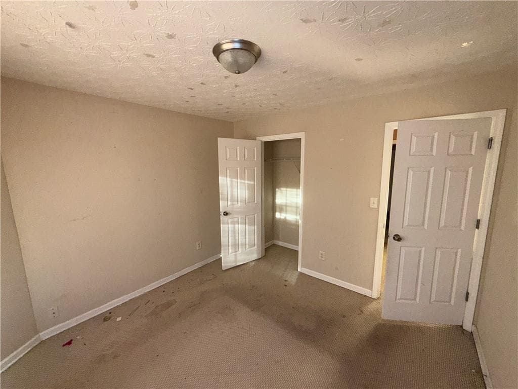 5 bedroom, 3 bathroom, 2,776 sq ft single family residence for sale at 3503 Creekview Drive, Union City, GA 30291 — photo 2