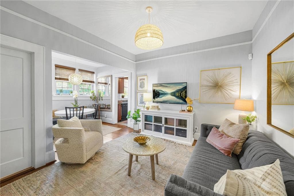 2 bedroom, 1 bathroom, 838 sq ft condominium for sale at 229 Ponce De Leon Avenue 1, Atlanta, GA 30308 — photo 3