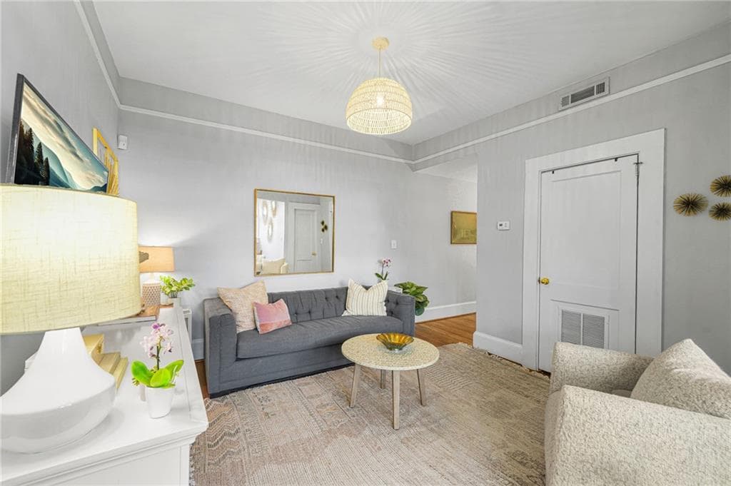 2 bedroom, 1 bathroom, 838 sq ft condominium for sale at 229 Ponce De Leon Avenue 1, Atlanta, GA 30308 — photo 4