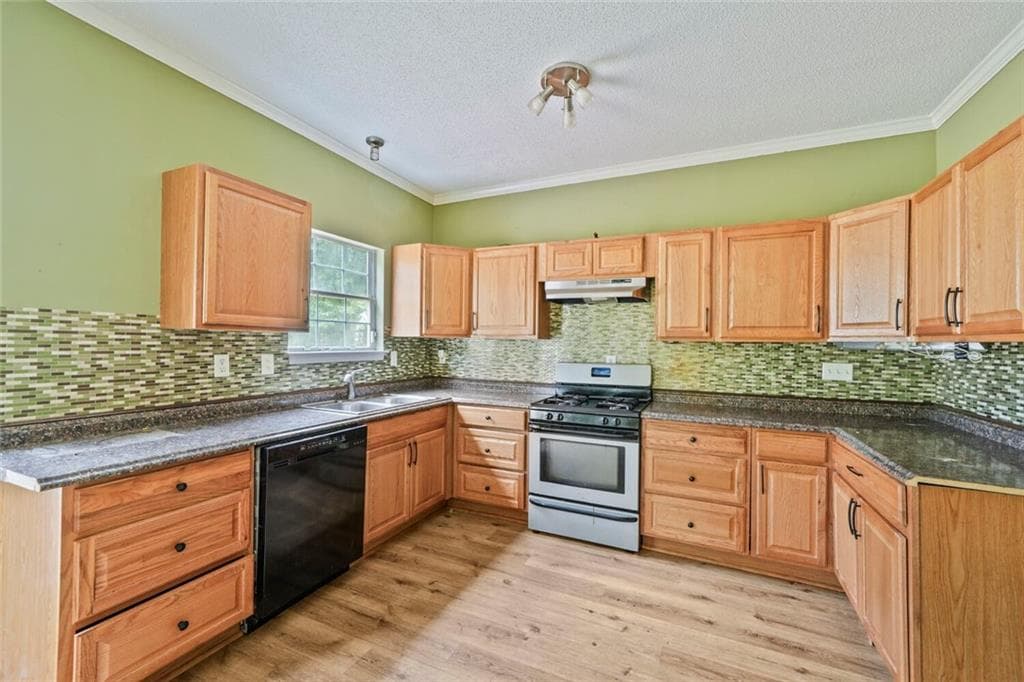 3 bedroom, 3 bathroom, 1,256 sq ft single family residence under contract at 454 Fieldgreen Drive, Jonesboro, GA 30238 — photo 9