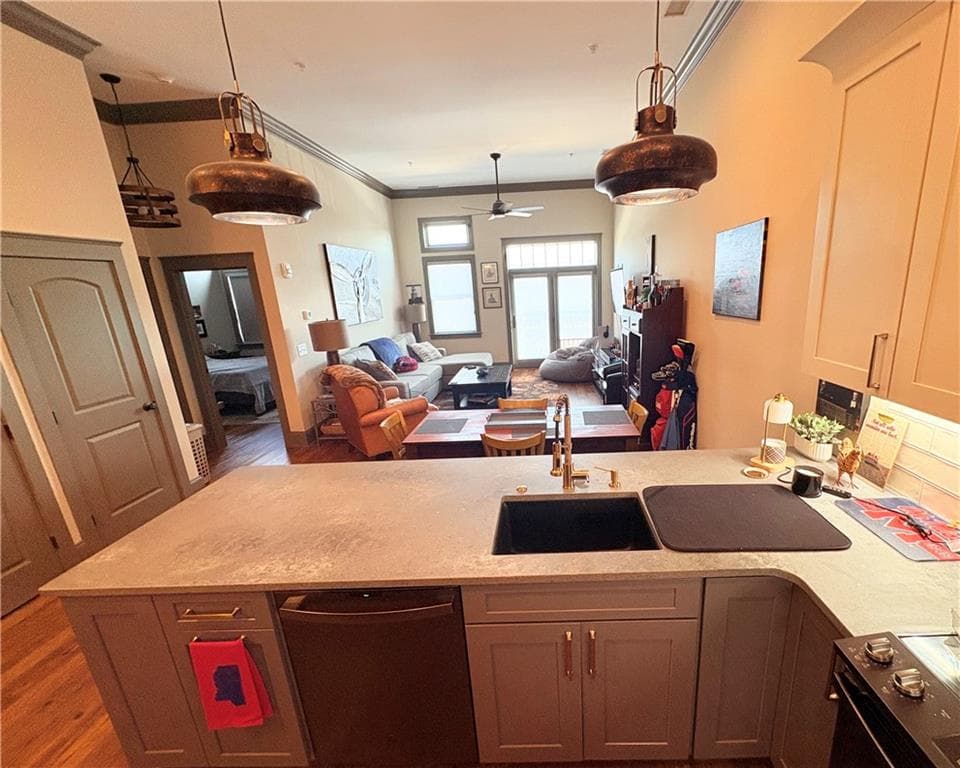 1 bedroom, 1 bathroom, 924 sq ft condominium for sale at 1 E 3rd Avenue 402, Rome, GA 30161 — photo 7
