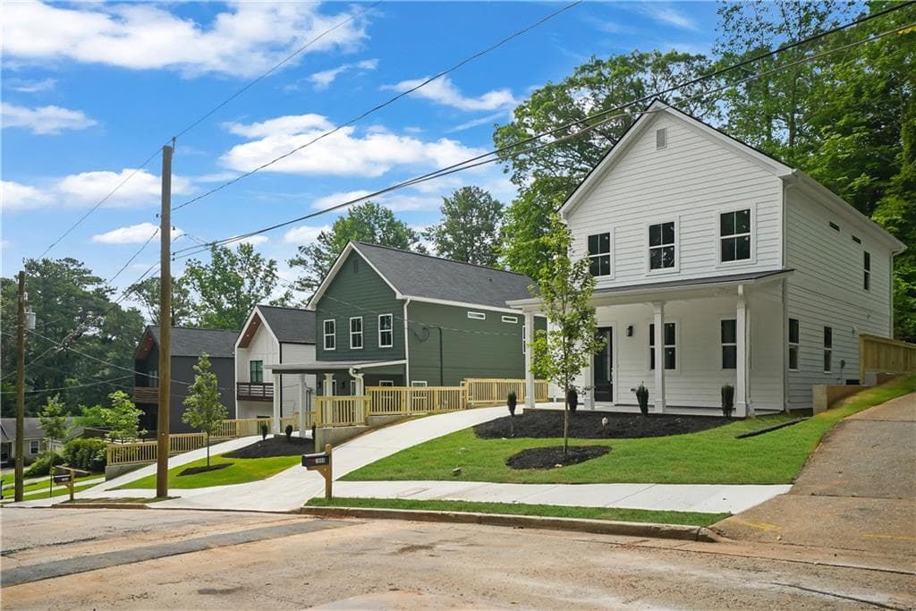 4 bedroom, 3 bathroom, 1,752 sq ft single family residence for sale at 1804 Charles Place, Atlanta, GA 30318 — photo 3