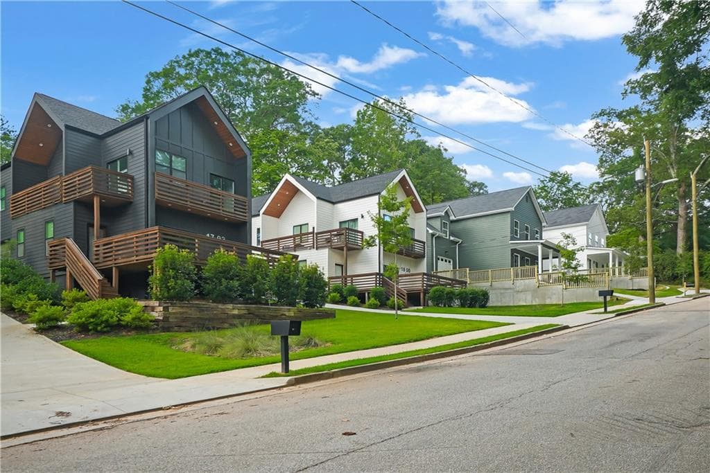 4 bedroom, 3 bathroom, 1,752 sq ft single family residence for sale at 1804 Charles Place, Atlanta, GA 30318 — photo 4