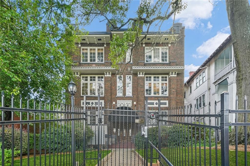 2 bedroom, 1 bathroom, 838 sq ft condominium for sale at 229 Ponce De Leon Avenue 1, Atlanta, GA 30308 — photo 2