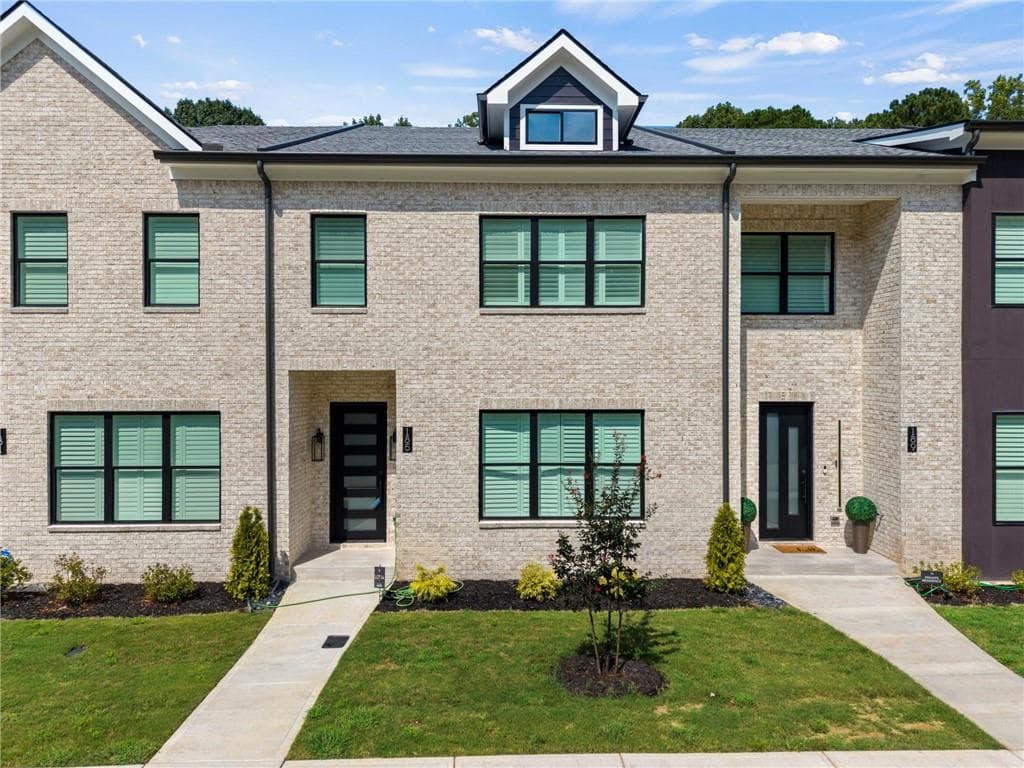4 bedroom, 3 bathroom, 2,315 sq ft townhouse for sale at 185 Brush Creek Court, Stockbridge, GA 30281 — photo 2