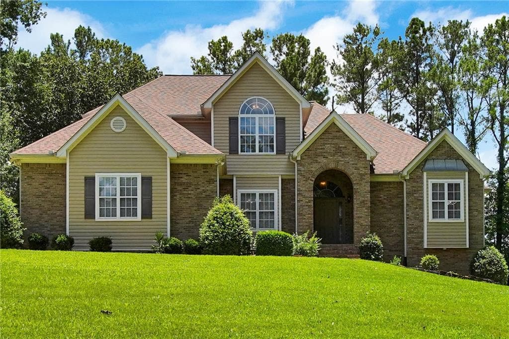 6 bedroom, 4 bathroom, 4,393 sq ft single family residence for sale at 190 Baywatch Circle, Fayetteville, GA 30215