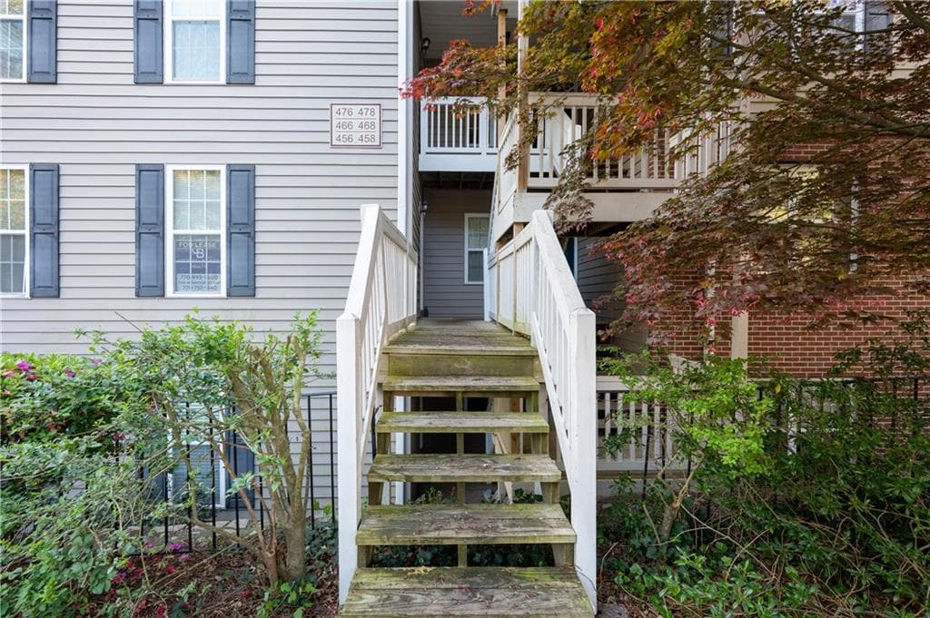 2 bedroom, 2 bathroom, 738 sq ft condominium for rent at 466 Teal Court, Roswell, GA 30076 for $1,650 a month — photo 2