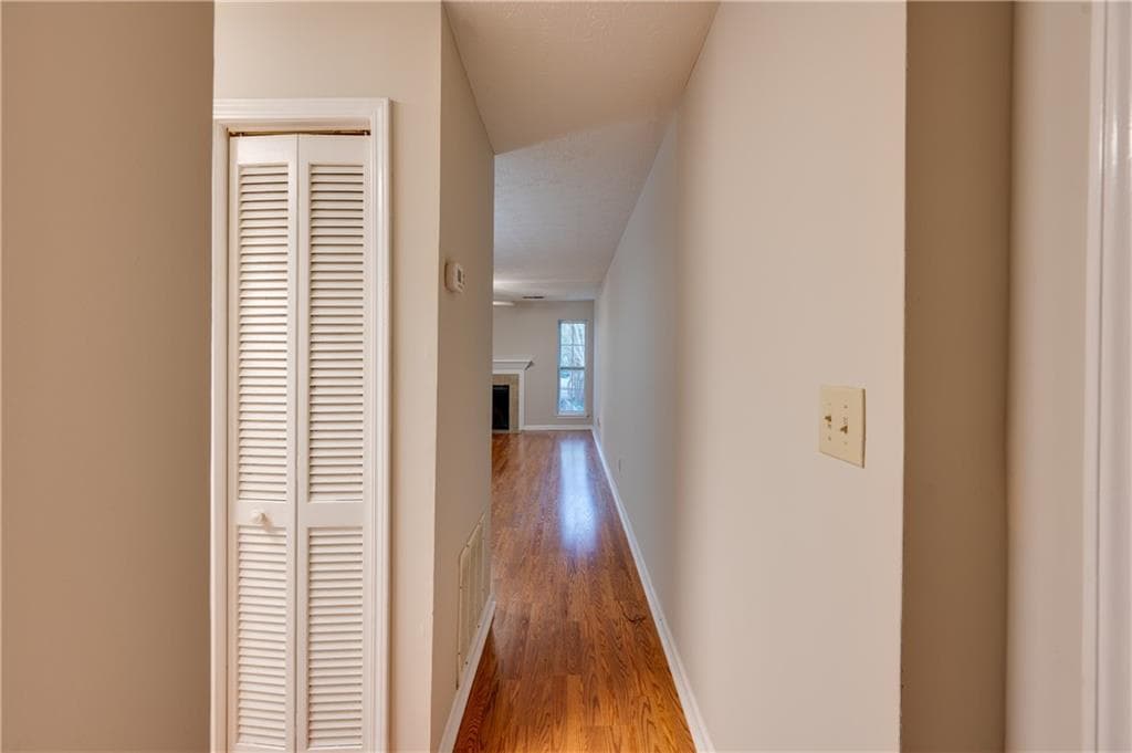2 bedroom, 2 bathroom, 738 sq ft condominium for rent at 466 Teal Court, Roswell, GA 30076 for $1,650 a month — photo 4