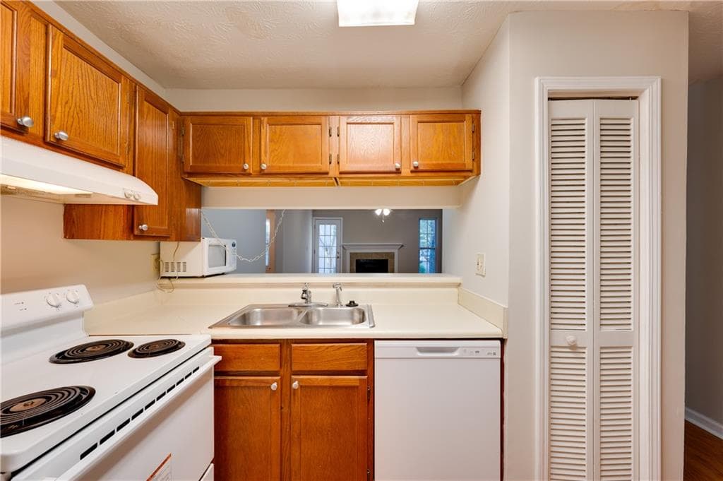 2 bedroom, 2 bathroom, 738 sq ft condominium for rent at 466 Teal Court, Roswell, GA 30076 for $1,650 a month — photo 7