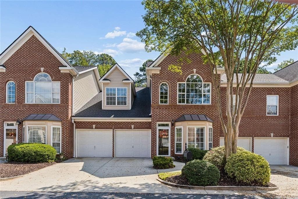 4 bedroom, 3 bathroom, 2,312 sq ft townhouse for sale at 8006 Lexington Drive, Roswell, GA 30075 — photo 1 of 26