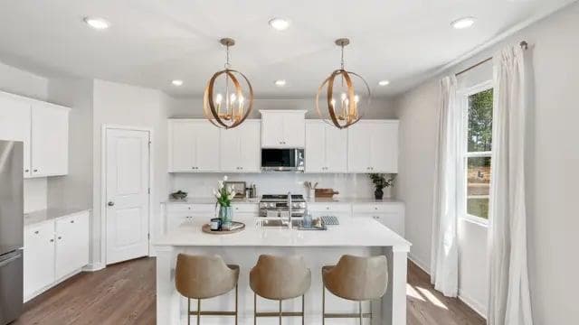 5 bedroom, 4 bathroom, 2,774 sq ft single family residence for sale at 8043 Dickens Drive, Fairburn, GA 30213 — photo 6