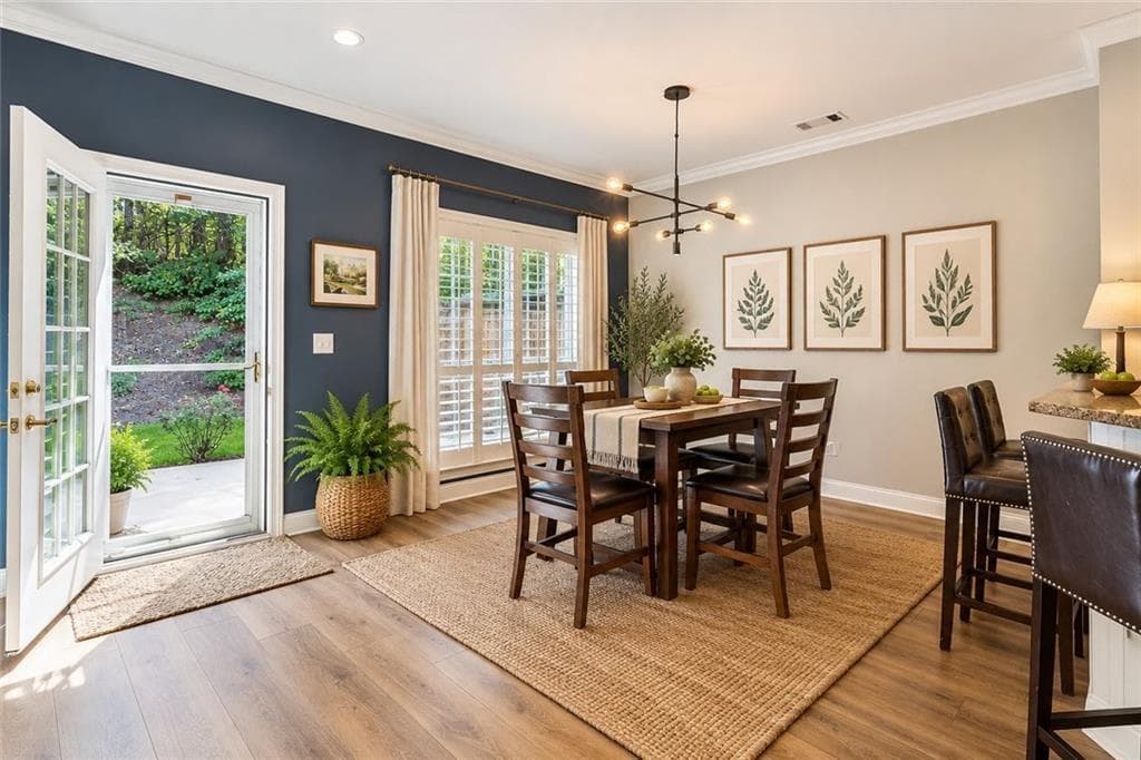 4 bedroom, 3 bathroom, 2,312 sq ft townhouse for sale at 8006 Lexington Drive, Roswell, GA 30075 — photo 6