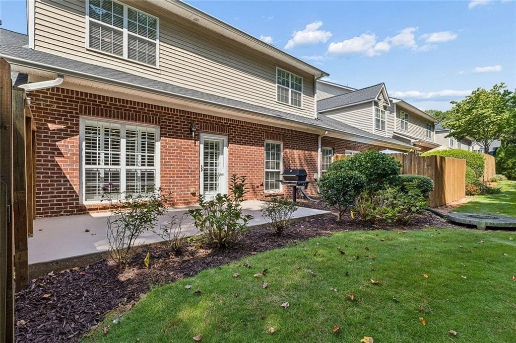 4 bedroom, 3 bathroom, 2,312 sq ft townhouse for sale at 8006 Lexington Drive, Roswell, GA 30075 — photo 7