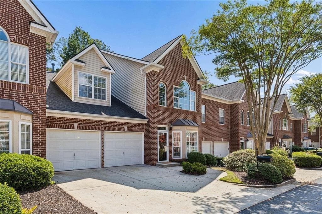 4 bedroom, 3 bathroom, 2,312 sq ft townhouse for sale at 8006 Lexington Drive, Roswell, GA 30075 — photo 8