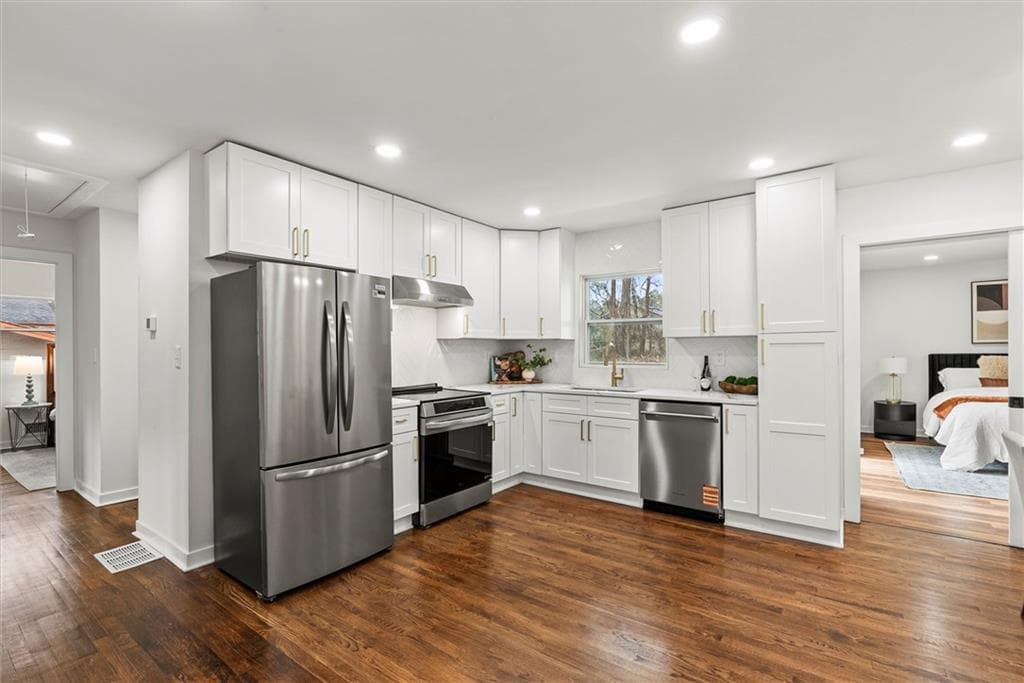 4 bedroom, 2 bathroom, 1,361 sq ft single family residence for sale at 4027 Lindsey Drive, Decatur, GA 30035 — photo 9