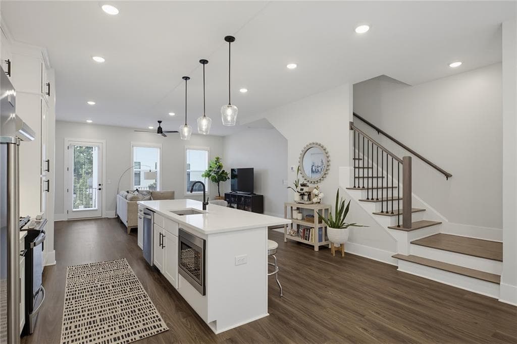 3 bedroom, 4 bathroom, 2,196 sq ft townhouse for sale at 2485 Sycamore Road, Atlanta, GA 30318 — photo 7