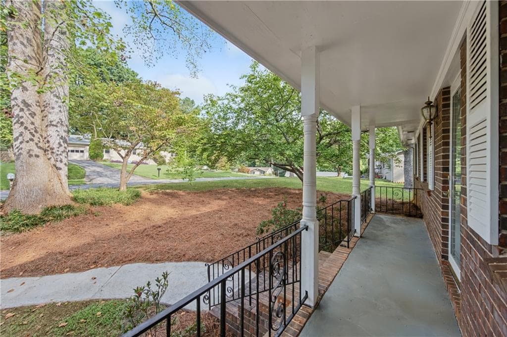 3 bedroom, 2 bathroom, 2,680 sq ft single family residence for sale at 3915 Green Forest Lane, Smyrna, GA 30082 — photo 4