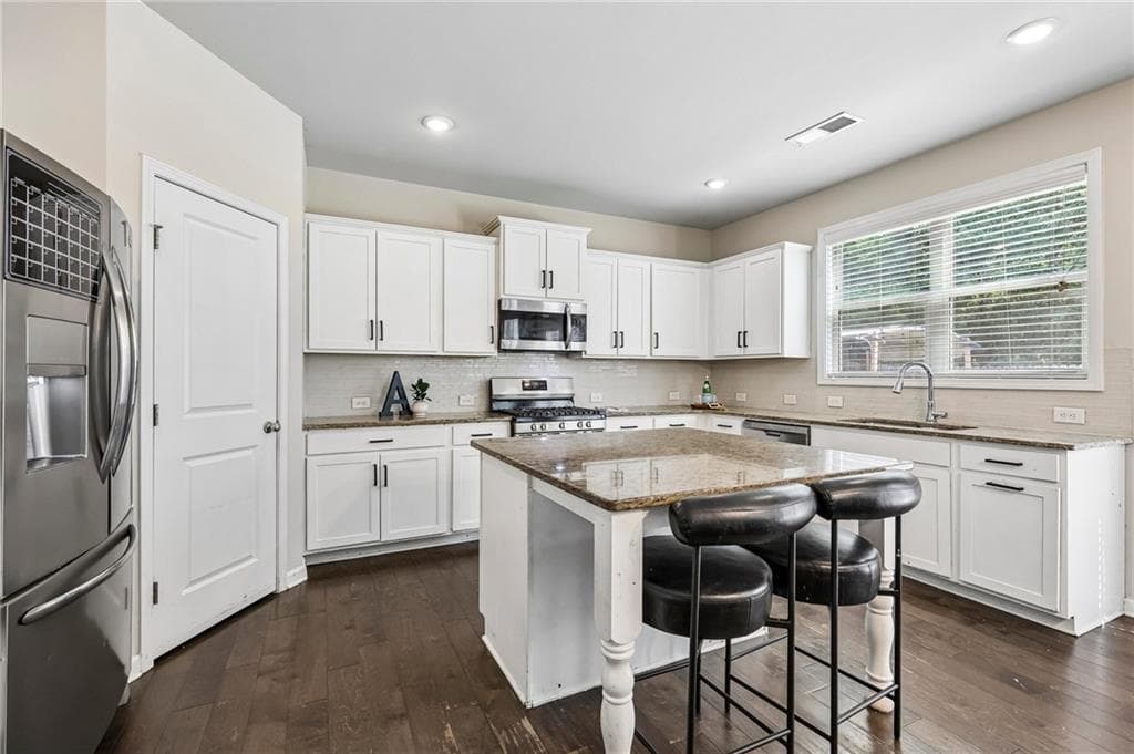 5 bedroom, 3 bathroom, 3,193 sq ft single family residence for sale at 3007 Cove View Court, Dacula, GA 30019 — photo 8